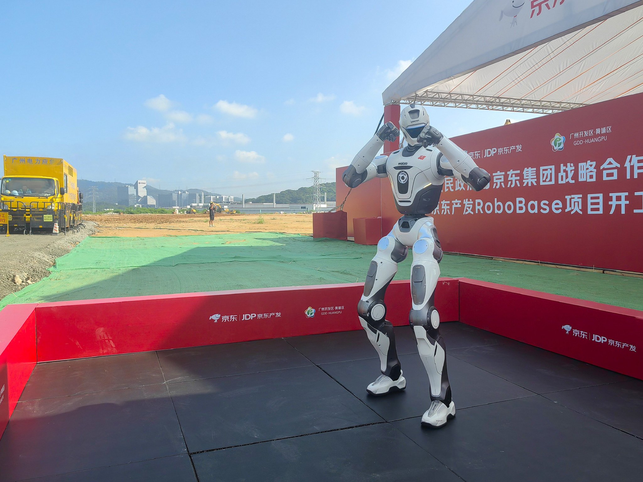 京东杀入具身智能赛道，首个机器人基地在广州动工