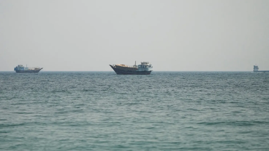 美伊争夺海峡控制权	，霍尔木兹海峡船舶通行量大幅锐减